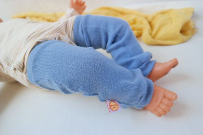 Stulpen für Babys 6-12M aus Upcycling Kaschmir & Seide in Hellblau