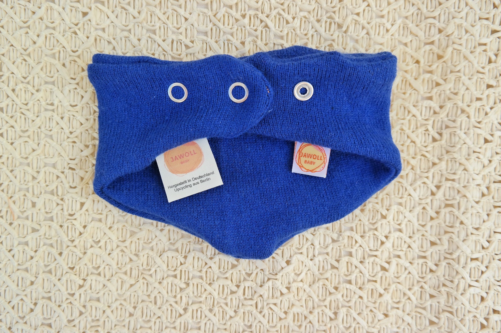 Dreieckstuch Schal mitwachsend für Babys aus Upcycling Seide & Kaschmir in Royalblau