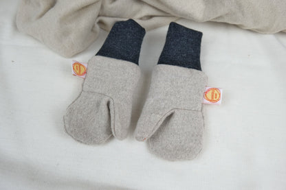 Handschuhe Fäustlinge für Kinder 3-5 J aus Upcycling & Wolle in Beige und Dunkelgrau