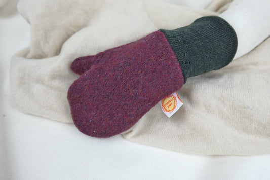 Handschuhe Fäustlinge für Kleinkinder 1-3J aus Upcycling & Wolle in Pflaume und Dunkelgrün