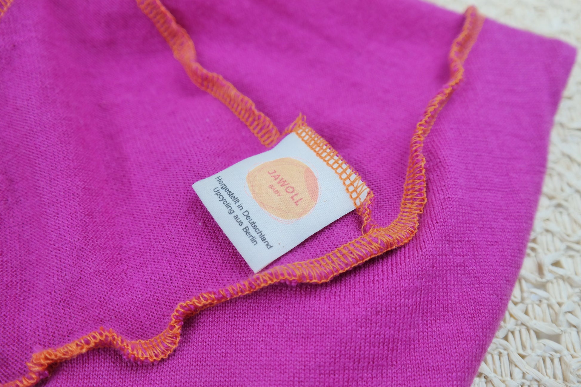 Sonnenhut Baby Kleinkind KU 42-45 mit Nackenschutz aus 100 % Upcycling Wolle in Pink