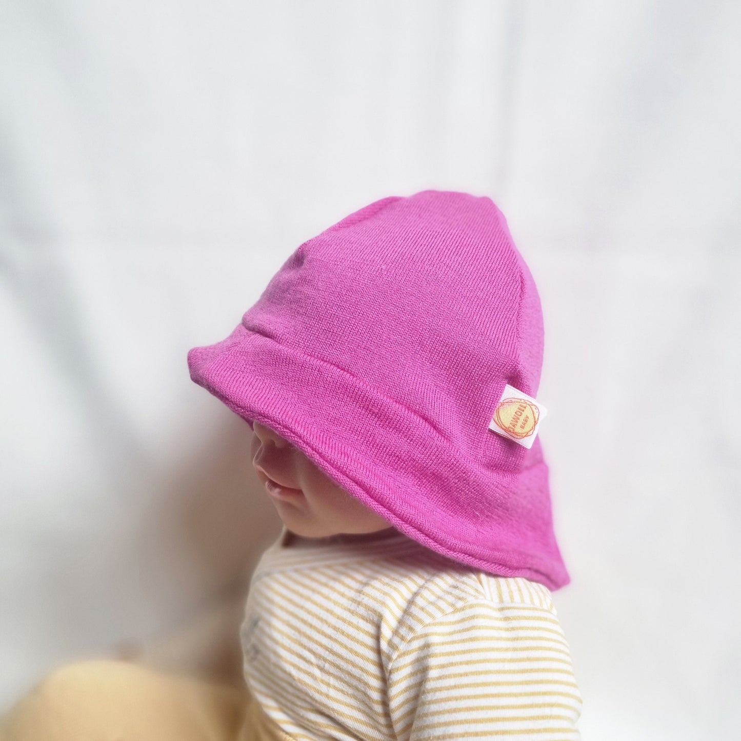 Sonnenhut Baby Kleinkind KU 42-45 mit Nackenschutz aus 100 % Upcycling Wolle in Pink