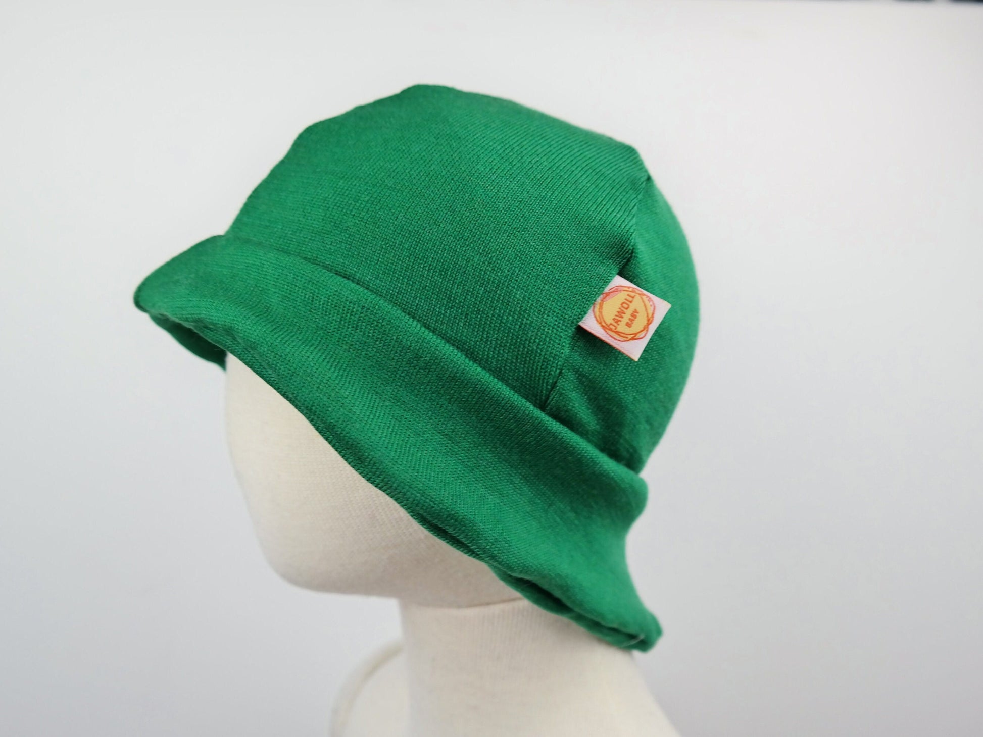 Sonnenhut Sommermütze Baby KU 42-45 & Kleinkind KU 50-54 mit Nackenschutz aus 100 % Upcycling Wolle in Grasgrün
