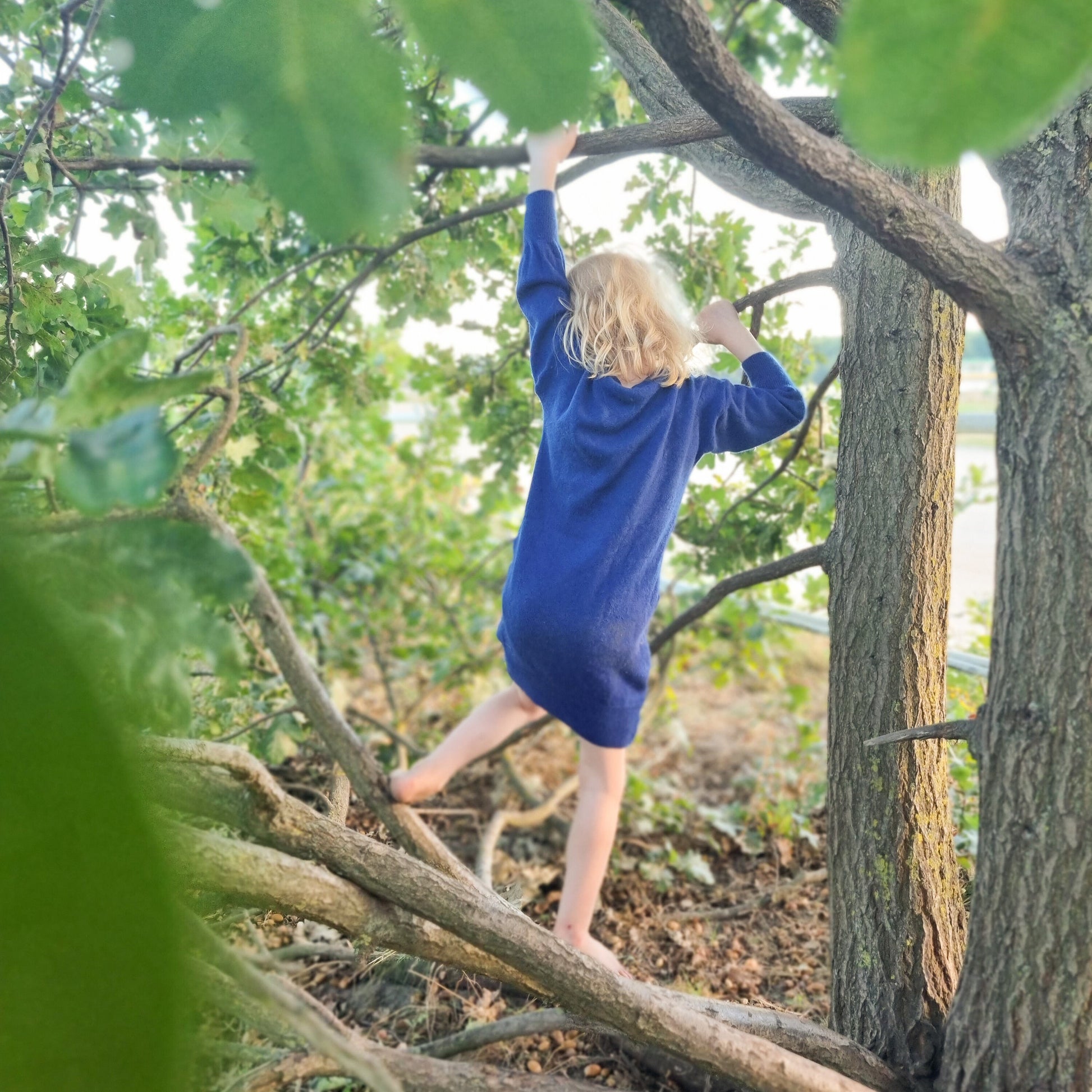Langarmkleid Unisex für Babys und Kleinkinder aus Upcycling Wolle oder Kaschmir in der Farbe deiner Wahl