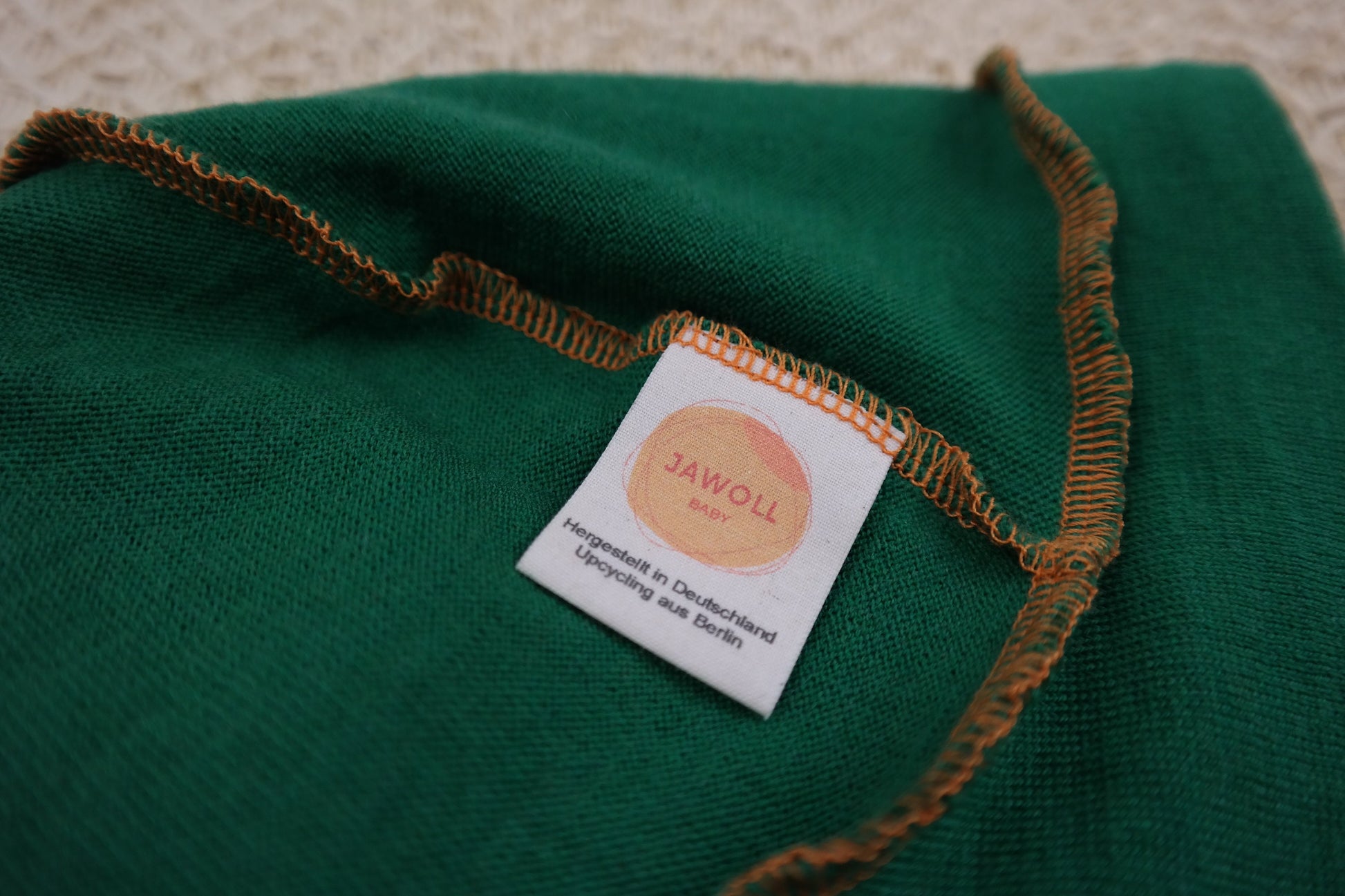 Sonnenhut Sommermütze Baby KU 42-45 & Kleinkind KU 50-54 mit Nackenschutz aus 100 % Upcycling Wolle in Grasgrün