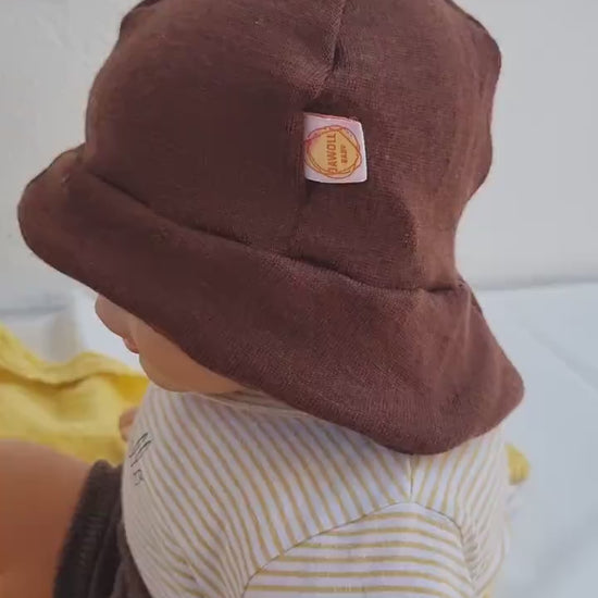 Sonnenhut Sommermütze Baby mit Nackenschutz aus 100 % Upcycling Merinowolle KU 38-41 in Schoko-Braun