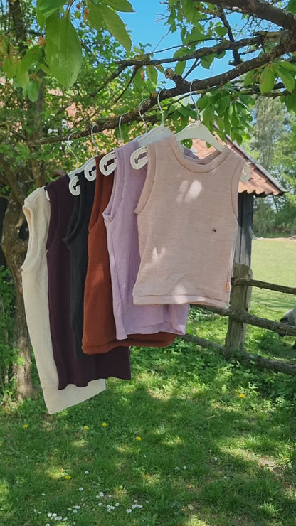 Unisex T-shirt for babies and children made from lightweight upcycled wool in the color of your choice