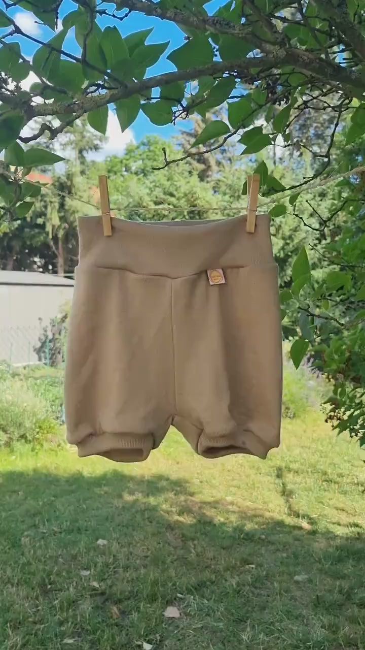 Kurze Hose Shorts für Kinder 110/116 aus 100 % Upcycling Wolle in Sand Beige