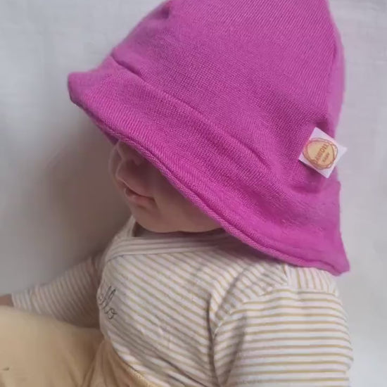 Sonnenhut Baby Kleinkind KU 42-45 mit Nackenschutz aus 100 % Upcycling Wolle in Pink