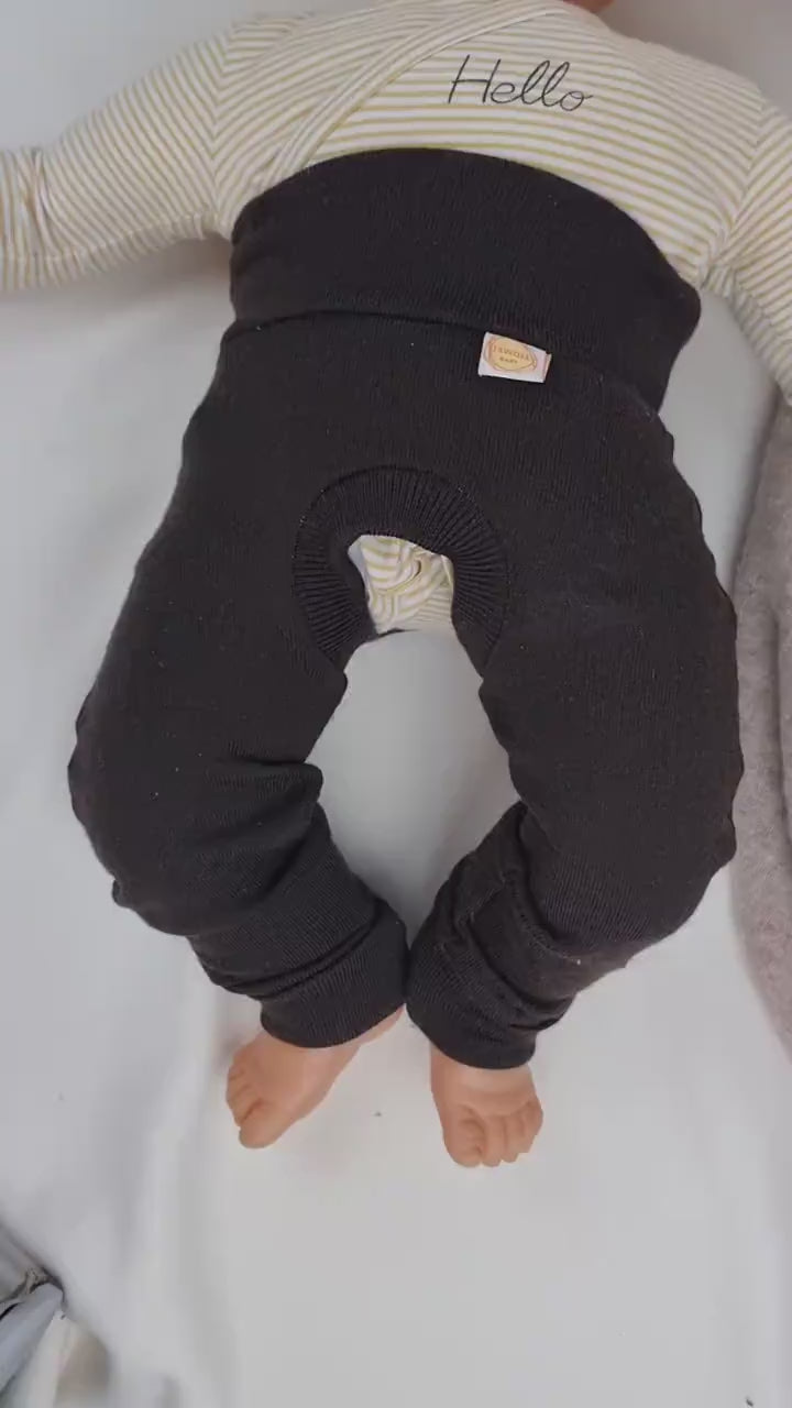 Cowboyhose Abhaltehose Chaps Windelfreikleidung für Babys 62/68 aus 100 % Upcycling-Wolle in Schokobraun