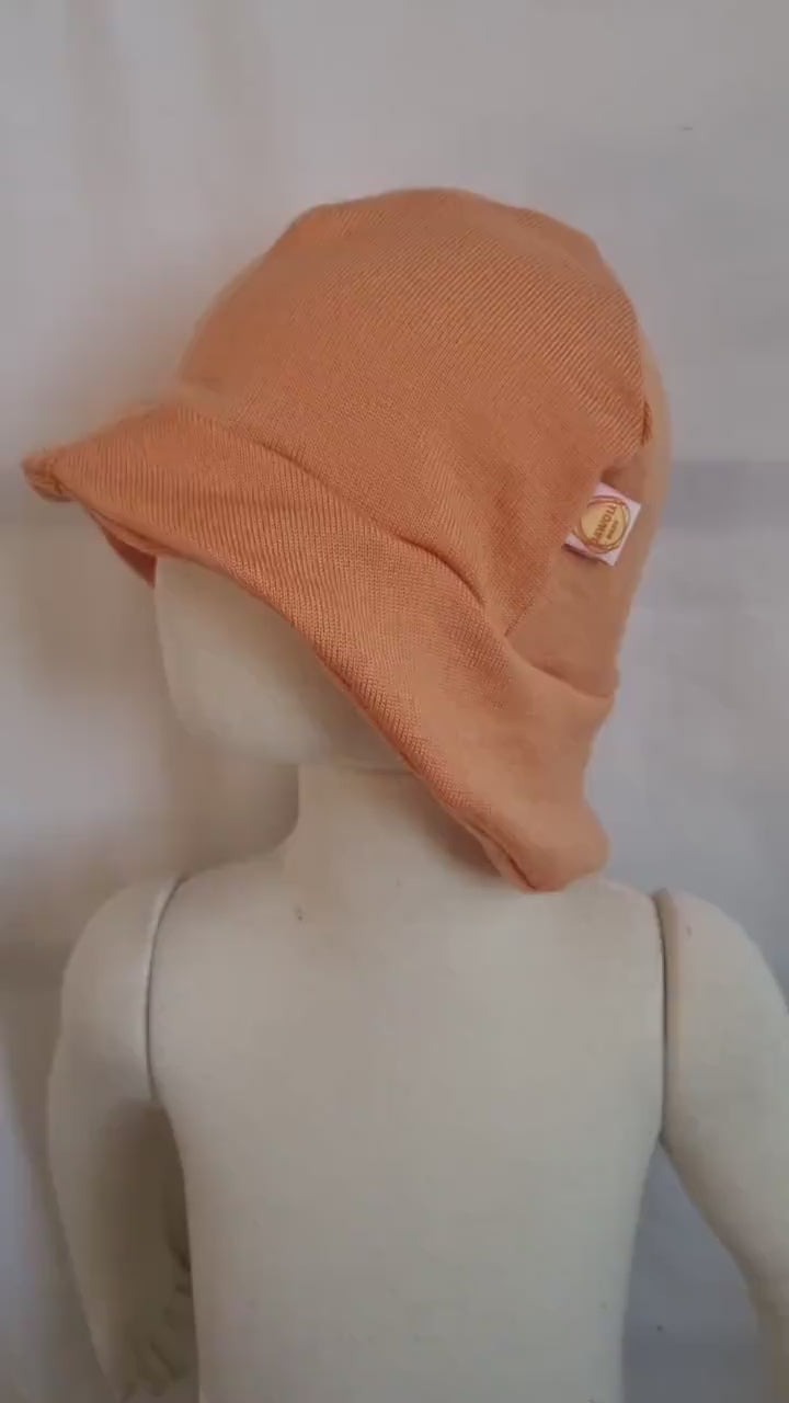 Sonnenhut Sommermütze Kleinkind KU 50-54 mit Nackenschutz aus 100 % Upcycling Merino-Wolle in Pfirsich-Orange