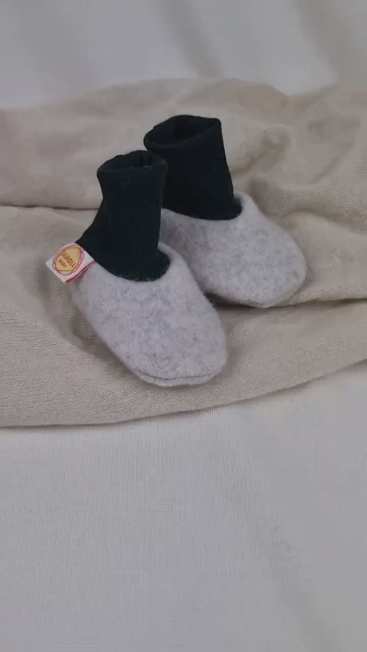 Warme Babyschuhe aus Upcycling Kaschmir & Wolle in Hellgrau und Dunkelgrün
