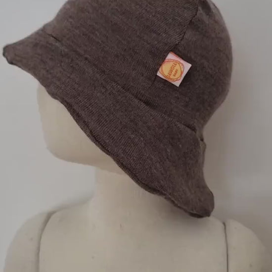 Sonnenhut Sommermütze Kleinkind KU 46-49/ 50-54 mit Nackenschutz aus 100 % Upcycling Wolle in Hellbraun