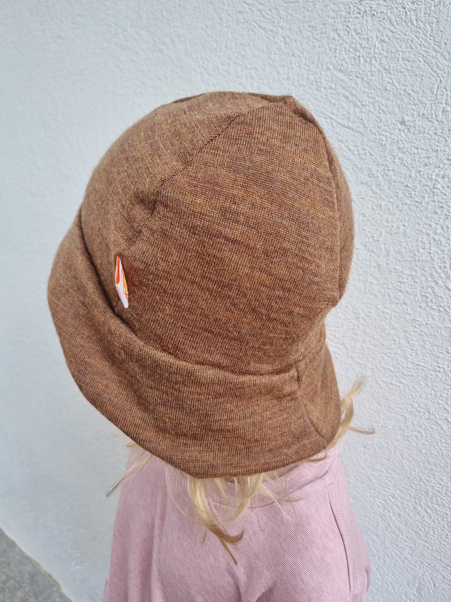 Sonnenhut Sommermütze Kleinkind KU 50-54 mit Nackenschutz aus Upcycling Merino-Wolle in Haselnussbraun