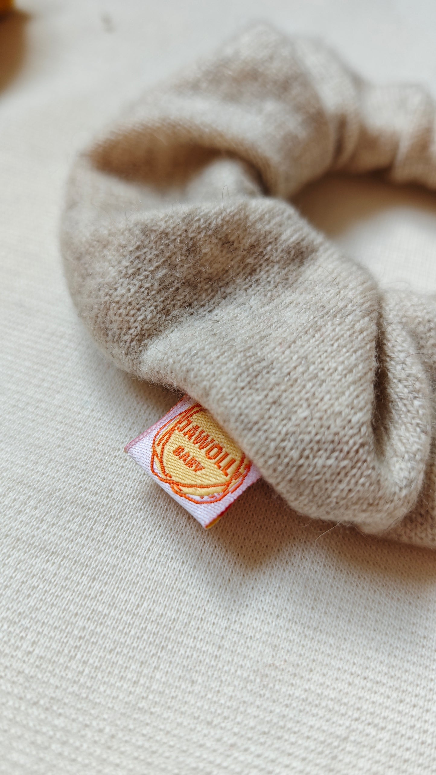 Scrunchie Haargummi aus Upcycling Kaschmir für Kinder und Erwachsene in Natur