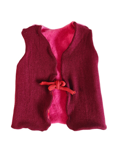 Wende-Weste für Kleinkinder aus Upcycling Wolle und Kaschmir – mitwachsend von Größe 80 bis 116 in Rot gestreift und Beerentönen