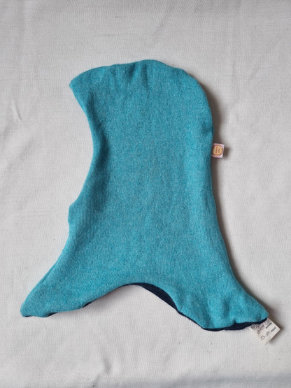 Wende-Schlupfmütze für Kleinkinder KU 49-51 aus Upcycling Seide & Kaschmir in Türkis und Dunkelblau