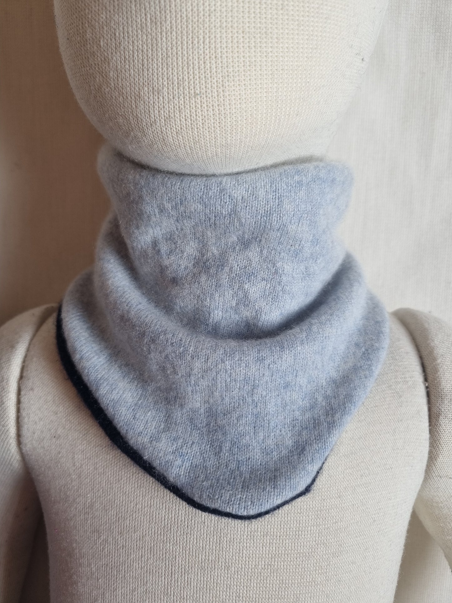 Scarf scarf growing with the child and reversible made of upcycled silk cashmere in rust brown and olive green