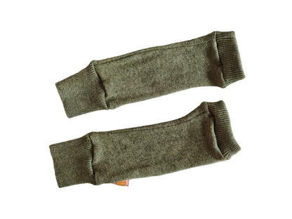 Stulpen für Babys 0-6 M aus Upcycling-Kaschmir & Seide in Olivgrün