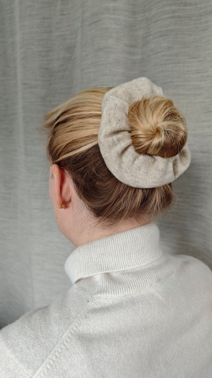 Scrunchie Haargummi aus Upcycling Kaschmir für Kinder und Erwachsene in Natur