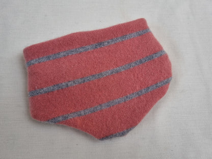 Dreieckstuch Schal mitwachsend und wendbar für Kinder aus Upcycling Kaschmir in Rosa-Grau gestreift und Grau