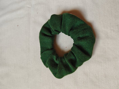 Scrunchie Haargummi aus Upcycling Kaschmir für Kinder und Erwachsene in Waldgrün