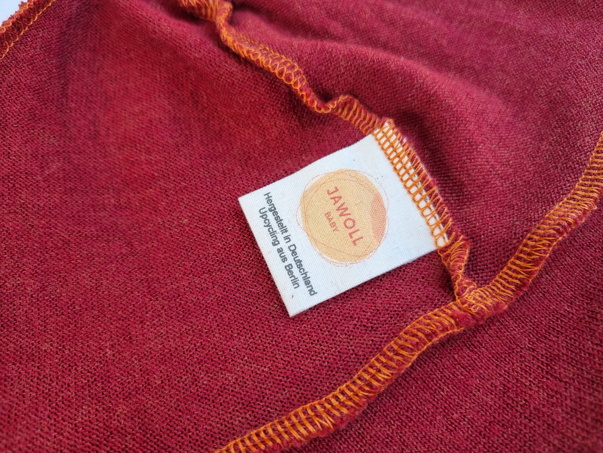 Sonnenhut Sommermütze KU 46-49 Baby Kleinkind mit Nackenschutz aus Upcycling Merinowolle in Masala Rot mit Mini-Makel - Jawoll Baby