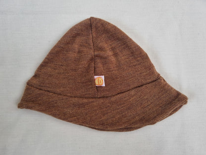 Sonnenhut Sommermütze Kleinkind KU 50-54 mit Nackenschutz aus Upcycling Merino-Wolle in Haselnussbraun
