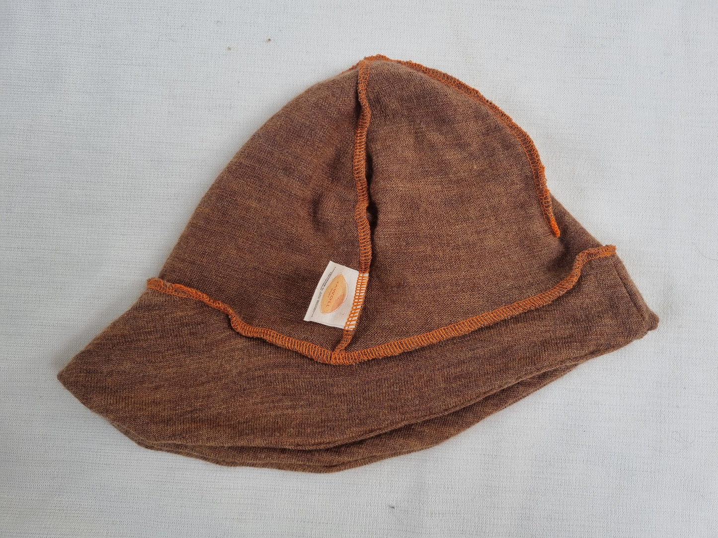 Sonnenhut Sommermütze Kleinkind KU 50-54 mit Nackenschutz aus Upcycling Merino-Wolle in Haselnussbraun