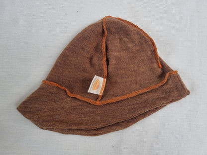 Sonnenhut Sommermütze Kleinkind KU 50-54 mit Nackenschutz aus Upcycling Merino-Wolle in Haselnussbraun