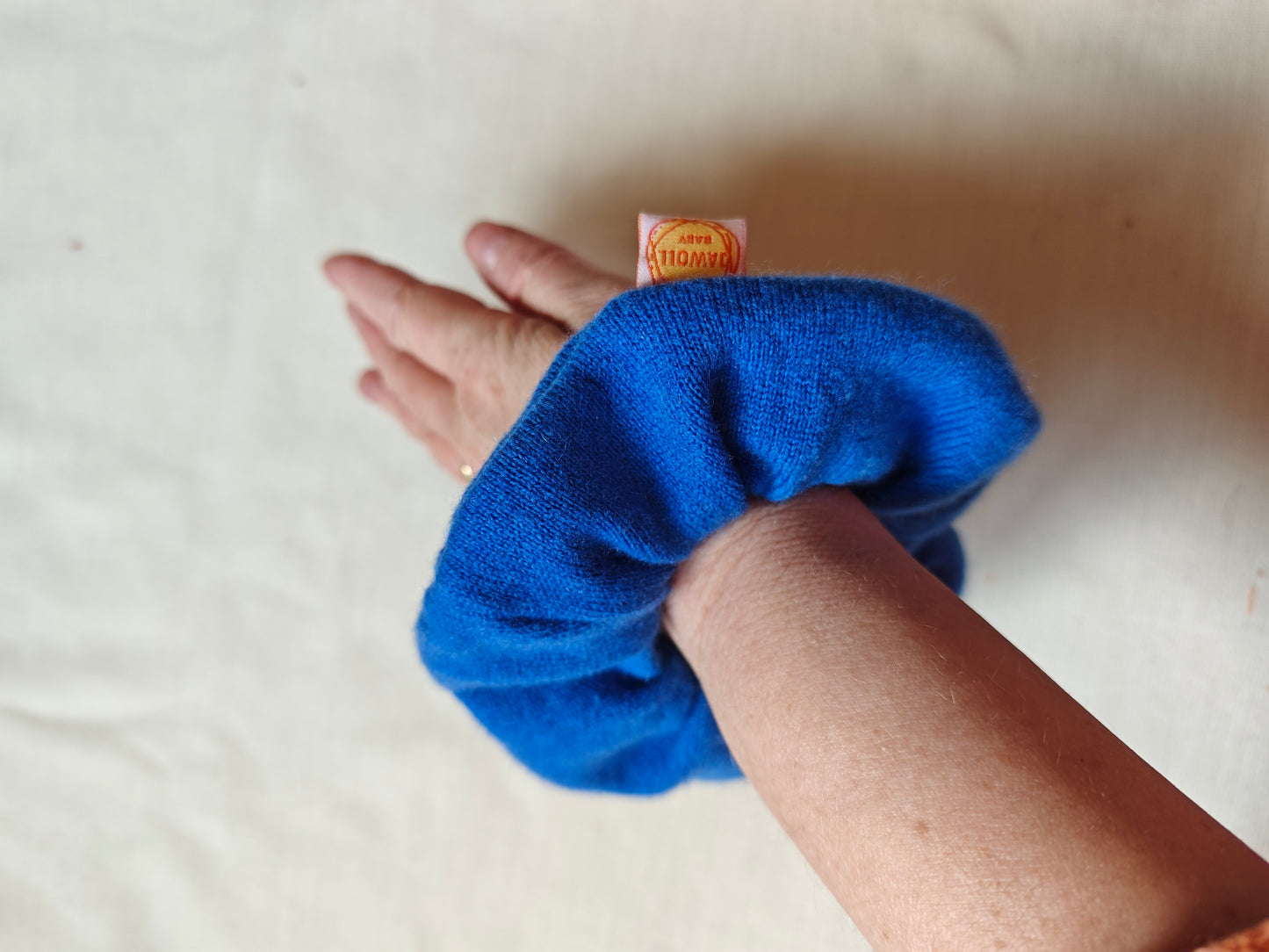 Scrunchie Haargummi aus Upcycling Kaschmir für Kinder und Erwachsene in Blau