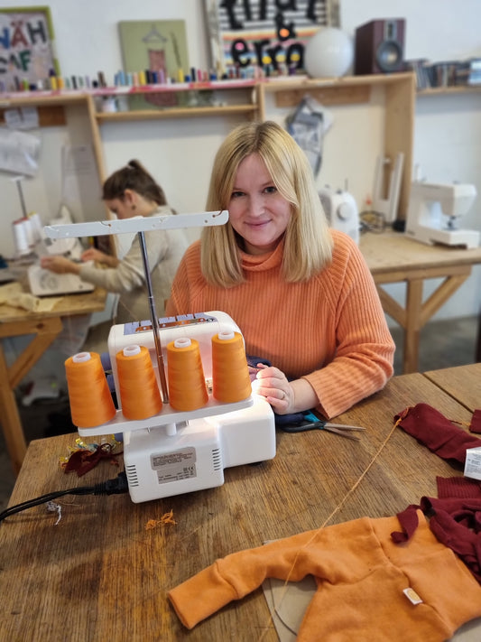 Upcycling Workshop in Berlin - vom Wollpullover zu Babykleidung