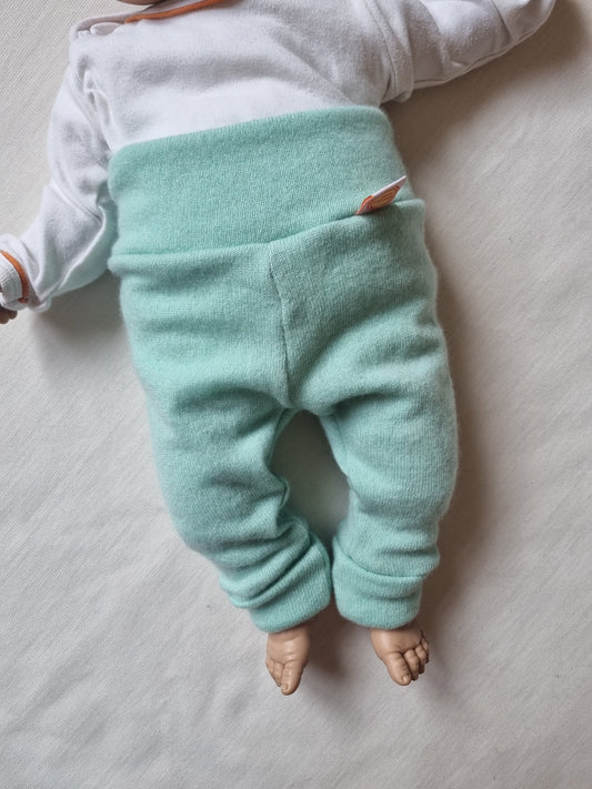 Mitwachs-Hose für Babys 50/56 aus Upcycling Kaschmir in Mintgrün