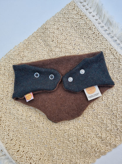 Dreieckstuch Schal mitwachsend und wendbar für Kinder aus Upcycling Seide & Kaschmir in Braun und Dunkelgrün