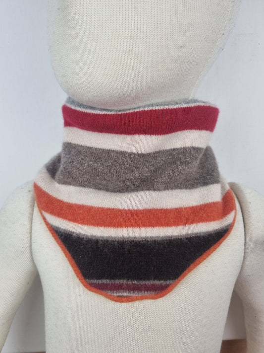 Dreieckstuch Schal mit Mini-Makel mitwachsend und wendbar für Kinder aus Upcycling Kaschmir, Wolle und Seide in Gestreift und Braun