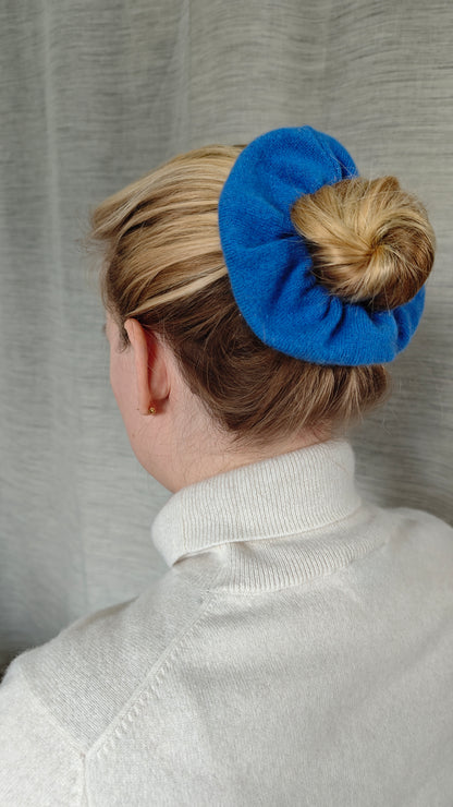 Scrunchie Haargummi aus Upcycling Kaschmir für Kinder und Erwachsene in Blau